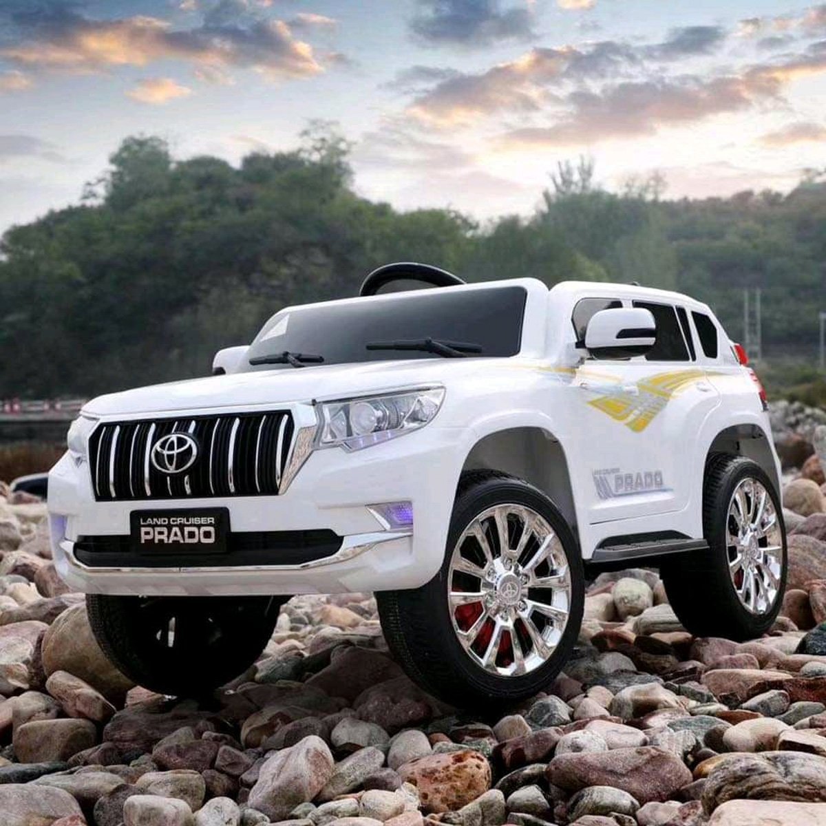 Rechargeable Toyota Land Cruiser Look-A-Like Motor Jeep (with Remote) with Swing Function (JM-2199) - Nesh Kids Store