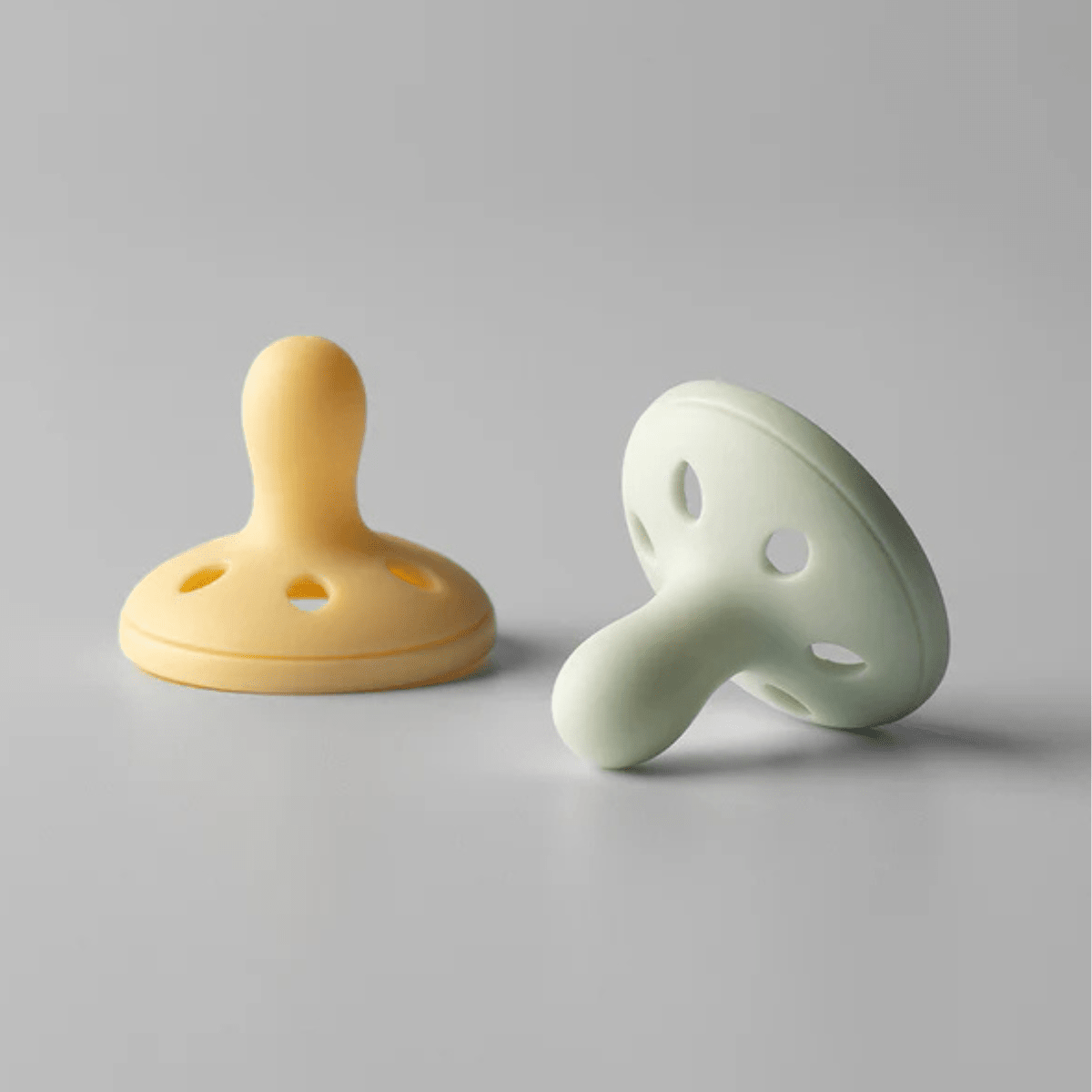 Tommee Tippee Breast - like Soothers 0 - 6M - 433627 - Nesh Kids Store