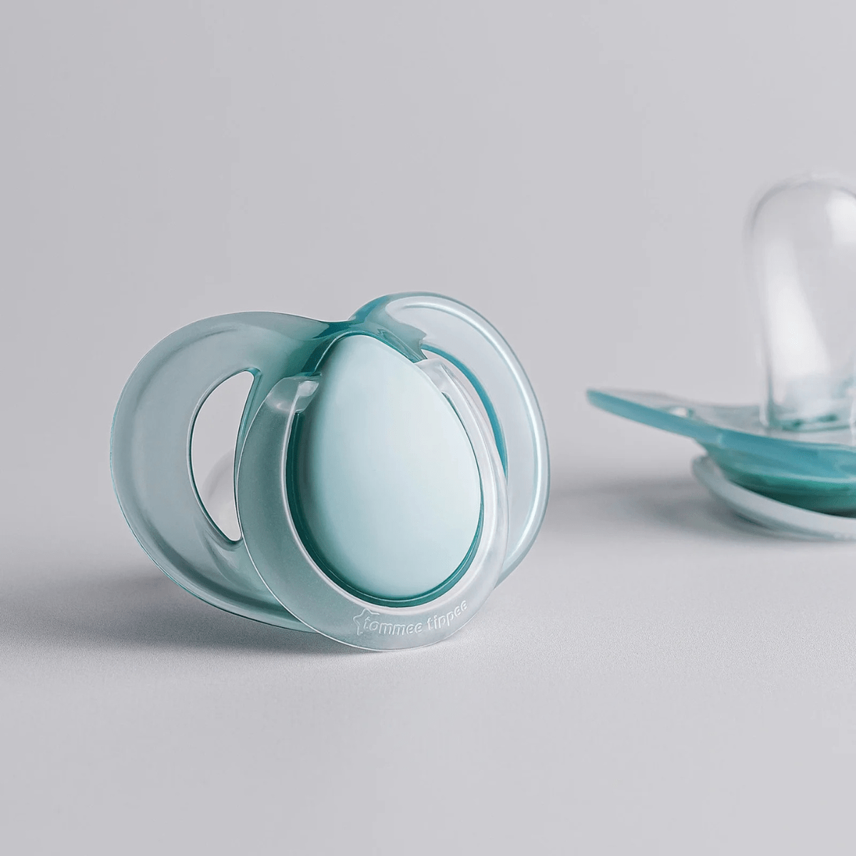Tommee Tippee Night Time Glow in the Dark Pacifiers | 6–18 Months – Twin Pack - Nesh Kids Store